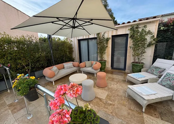 Elimia Piscine Privee & Chauffee Pansiyon