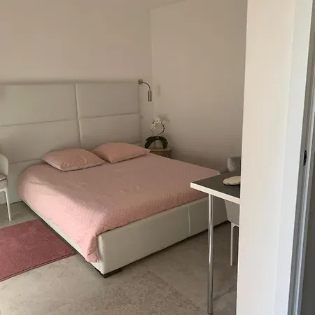 Séjour chez l'habitant Elimia Piscine Privee & Chauffee *