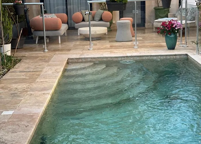 Elimia Piscine Privee & Chauffee Rum i privatbostad Antibes