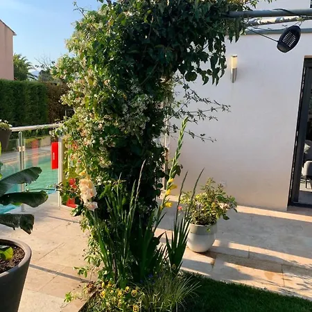 Homestay Elimia Piscine Privee & Chauffee Antibes